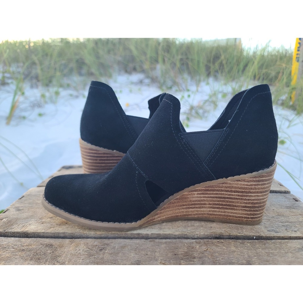Cottagecore Suede Cutout TOMS Women's 7.5 Kallie Wedge Booties Almond Toe Black